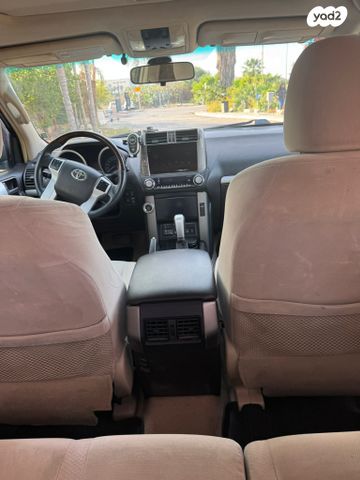 טויוטה לנד קרוזר