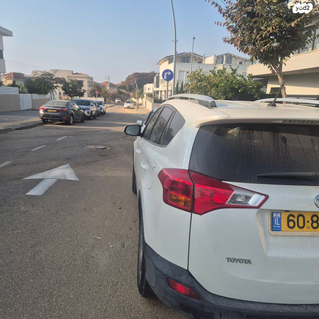 מודעת רכב טויוטה RAV4