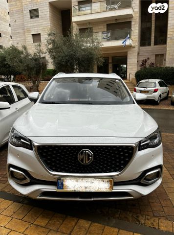 מודעת רכב אם ג'י EHS PHEV