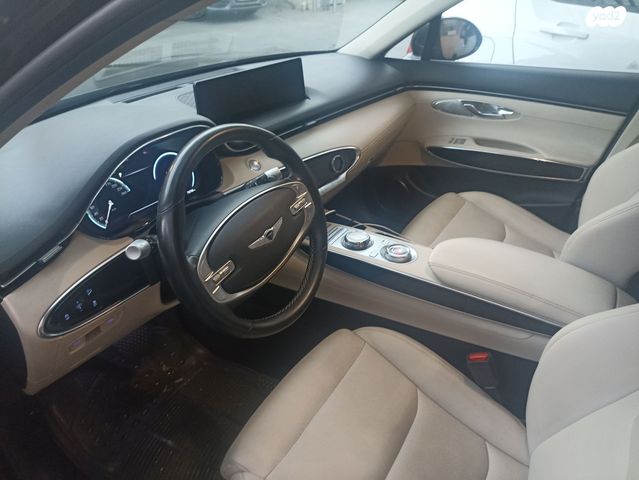 מודעת רכב ג'נסיס GV70