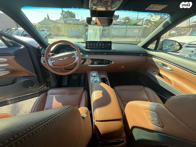 מודעת רכב ג'נסיס GV70