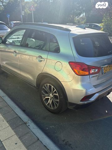 מודעת רכב מיצובישי ASX