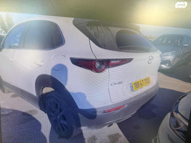 מודעת רכב מאזדה CX-30
