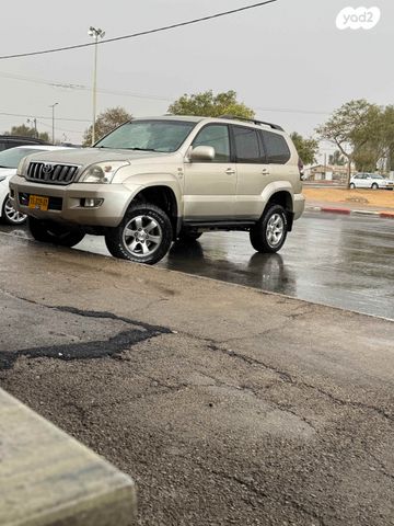 טויוטה לנד קרוזר