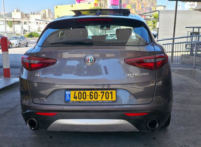 אלפא רומיאו סטלביו