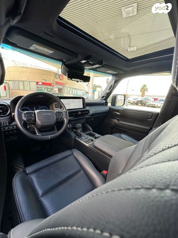 טויוטה לנד קרוזר