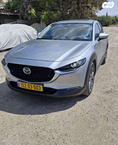 מודעת רכב מאזדה CX-30