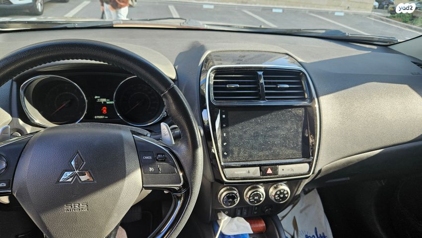 מודעת רכב מיצובישי ASX