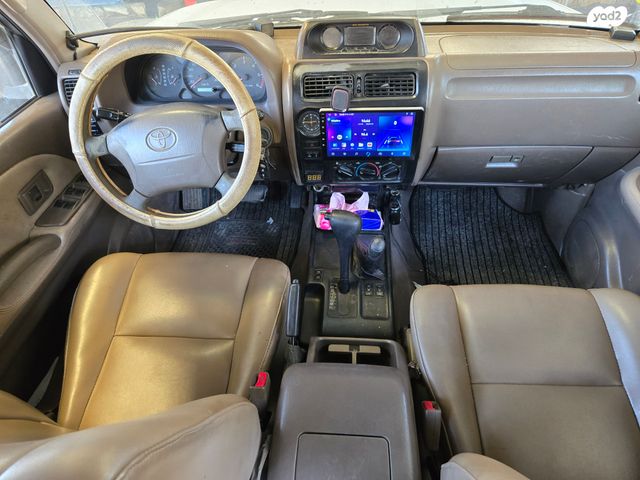 טויוטה לנד קרוזר