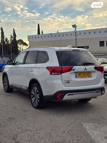 מיצובישי אאוטלנדר