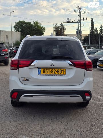 מיצובישי אאוטלנדר