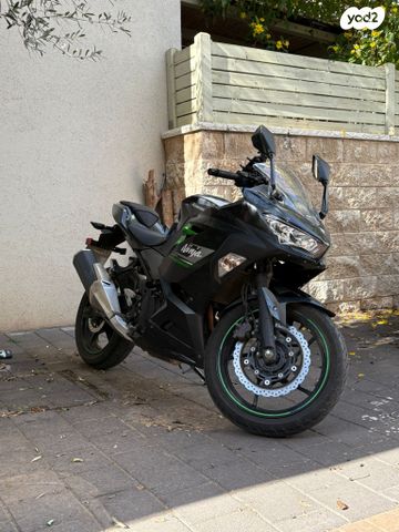 קאוואסאקי נינג'ה 400