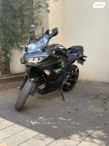 קאוואסאקי נינג'ה 400