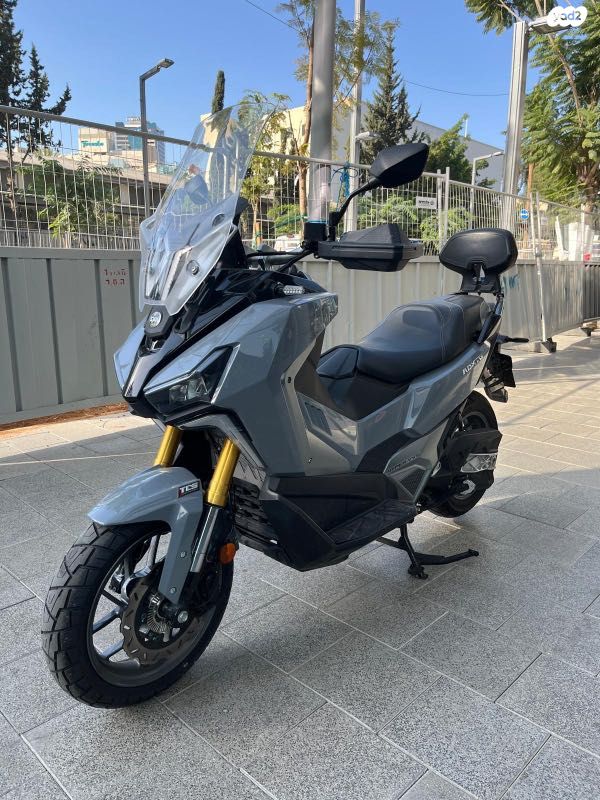 מודעת רכב סאן יאנג ADX400
