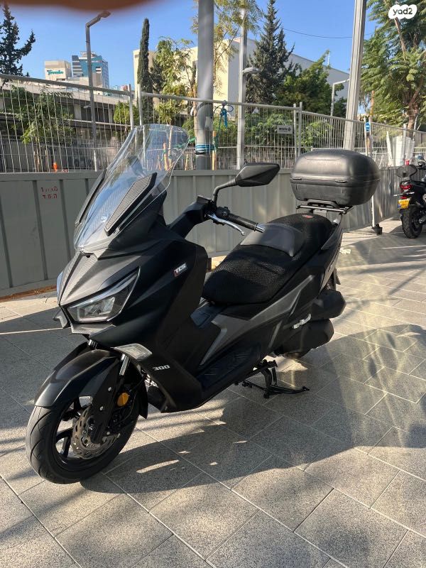 מודעת רכב סאן יאנג ג'וי-מקס Z-300