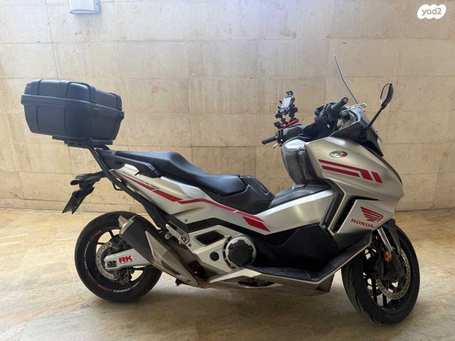 הונדה פורזה 750