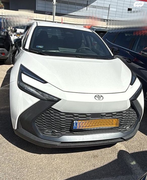 מודעת רכב טויוטה C-HR