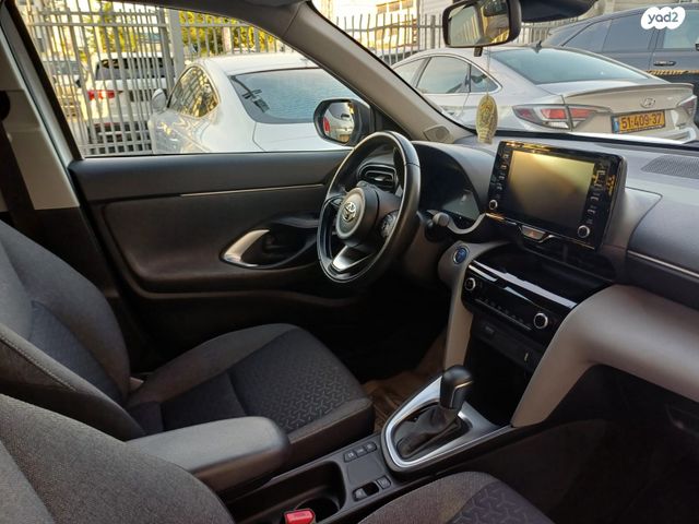 טויוטה יאריס קרוס