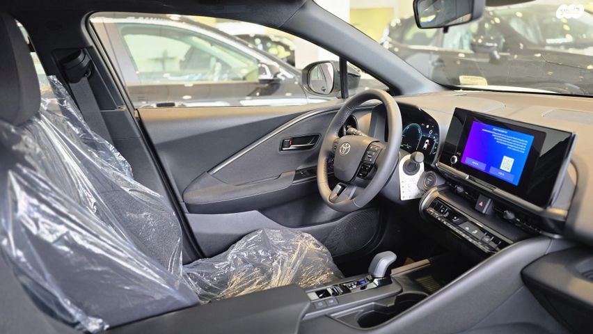 מודעת רכב טויוטה C-HR