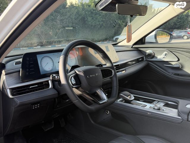 צ׳רי אריזו 8