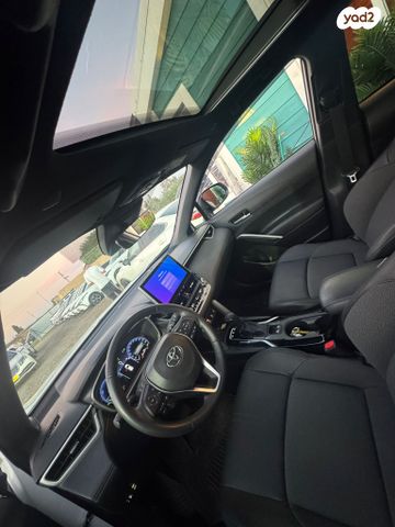 טויוטה קורולה קרוס