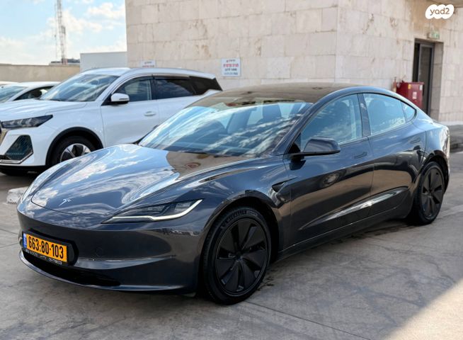 מודעת רכב טסלה מודל 3