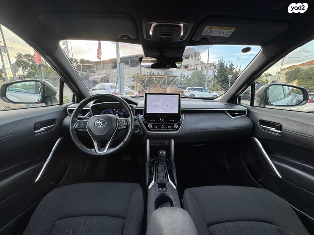 טויוטה קורולה קרוס