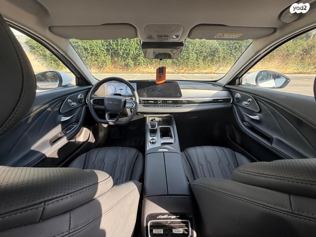 צ׳רי אריזו 8