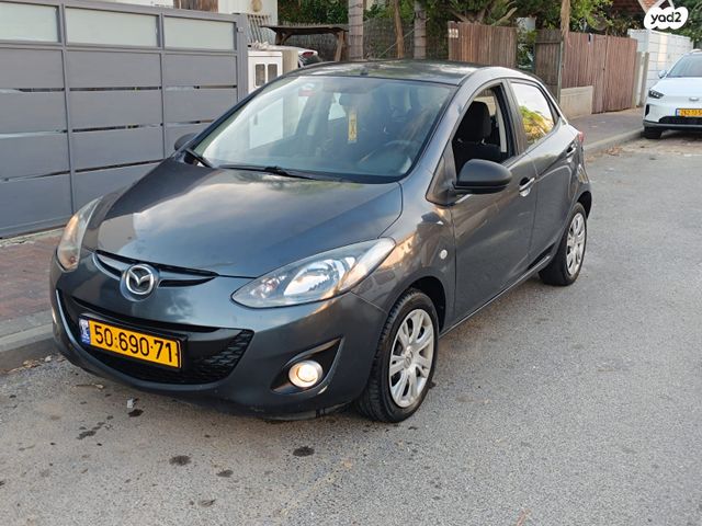 מודעת רכב מאזדה 2