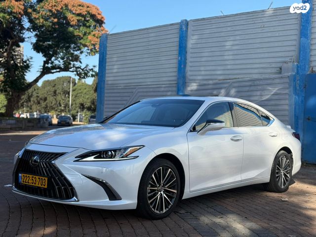 מודעת רכב לקסוס ES