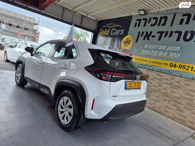 טויוטה יאריס קרוס