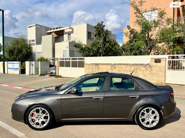 אלפא רומיאו 159