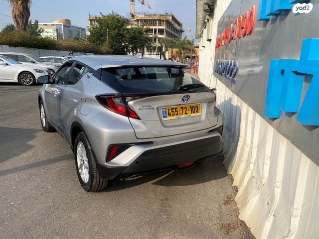 מודעת רכב טויוטה C-HR