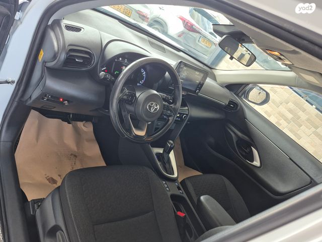 טויוטה יאריס קרוס