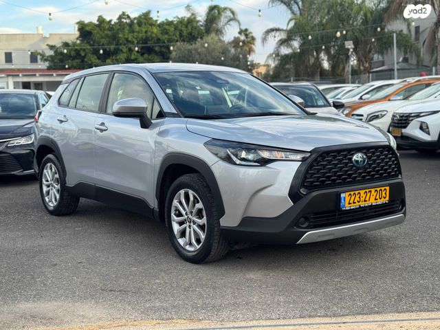 מודעת רכב טויוטה קורולה קרוס