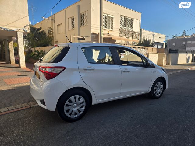 טויוטה יאריס