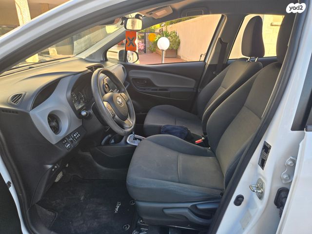 טויוטה יאריס