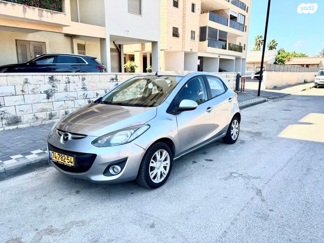 מודעת רכב מאזדה 2