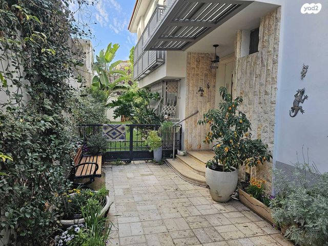 אביבה ומתיתיהו לוסטרניק 49