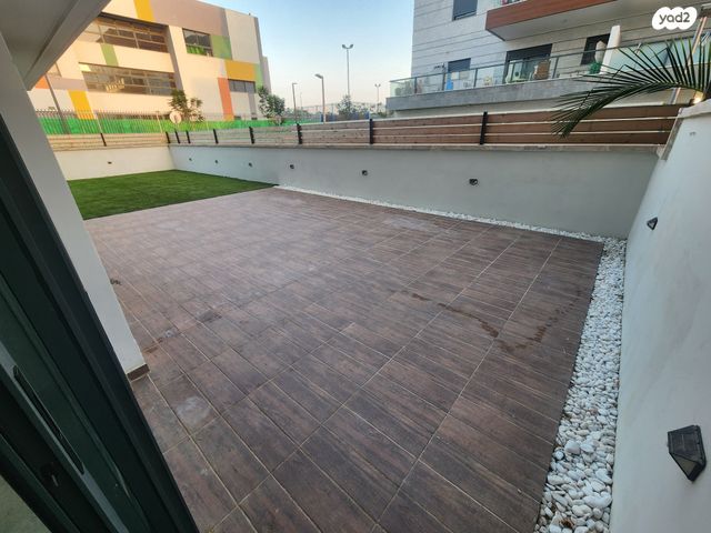 דירת גן, שיר השירים 1, גן יבנה מערב, גן יבנה