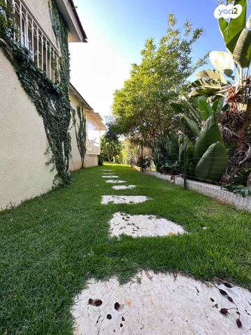 דו משפחתי, הדגניות 27, חבצלת, רחובות