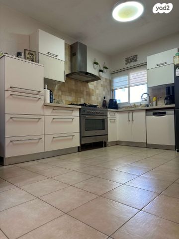 דירה, אורי צבי גרינברג 23, בן גוריון, חולון