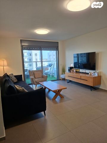 דירה, ש"י עגנון 13, נאות שמיר, יבנה