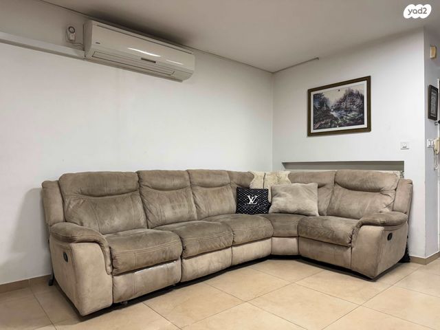 שמחה הולצברג 19