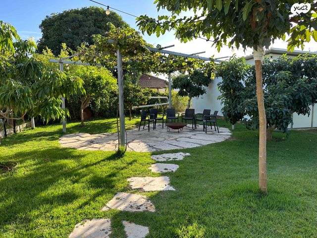 דו משפחתי, הדגניות 27, חבצלת, רחובות