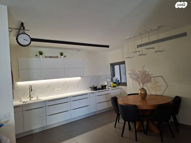 דירה, ש"י עגנון 13, נאות שמיר, יבנה