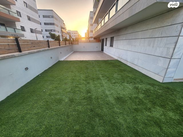 דירת גן, שיר השירים 1, גן יבנה מערב, גן יבנה