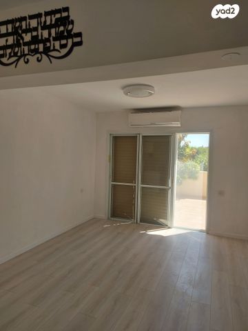 בית פרטי/ קוטג', מבצע קדש 22, רמות בן צבי, יבנה