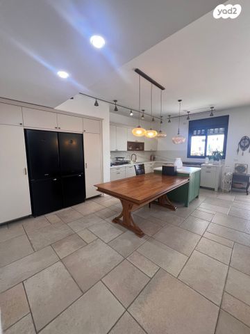 דירת גן, ארבע אמהות 21, גדרה מזרח, גדרה