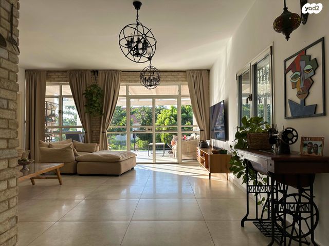 דו משפחתי, הדגניות 27, חבצלת, רחובות